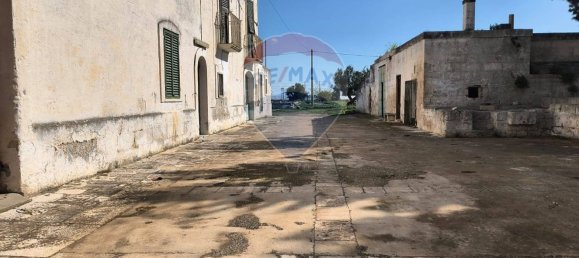 Дом с 6 комнатами в Монополи, Италия № 138237 5