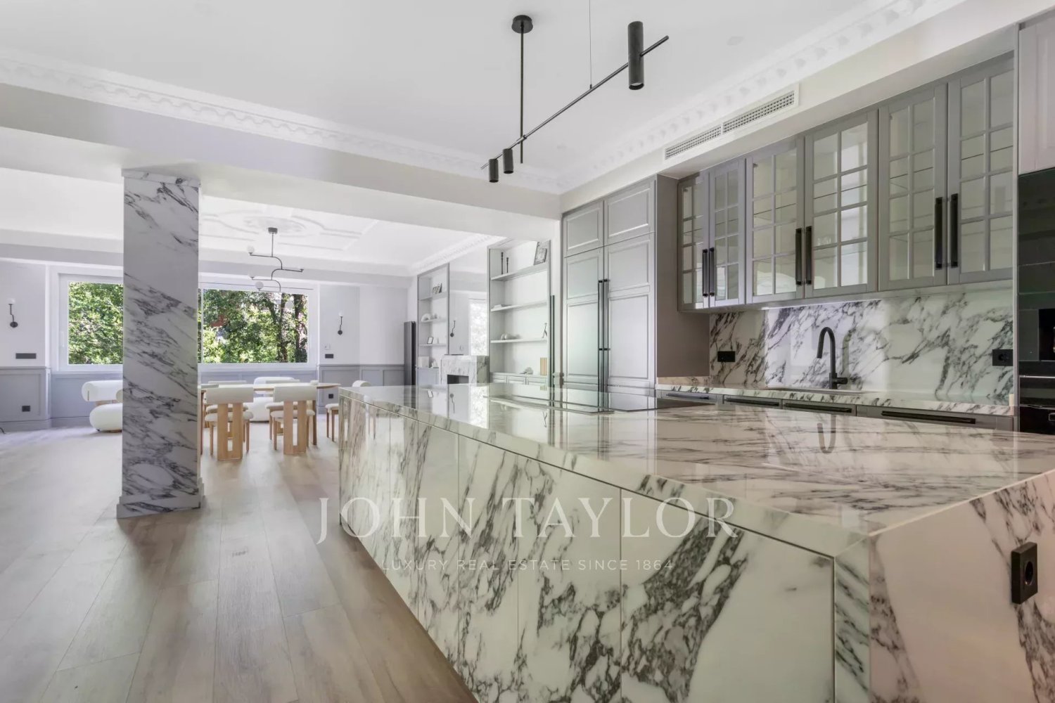 4 bedrooms Apartment in Madrid, Spain No. 82350