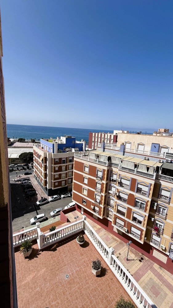 Apartamento de 2 dormitorios en Almería, Spain No. 191373