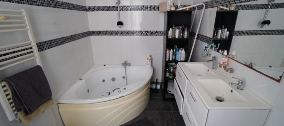 4 bedrooms House in Drancy, France No. 181536 5