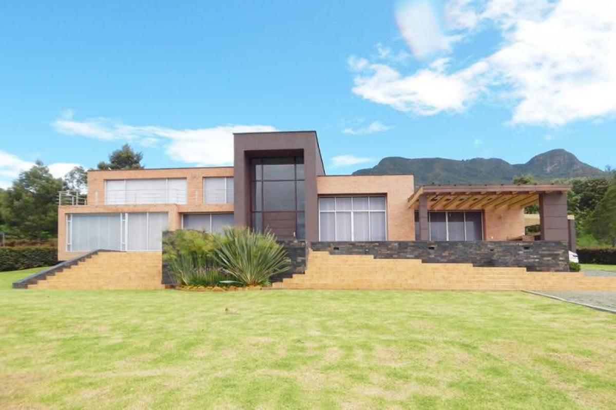 4 bedrooms House in Cundinamarca, Colombia No. 7647