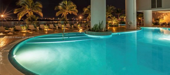 4 dormitorios propiedad comercial en venta en Miami, Miami-Dade, Florida, USA № 615926 14
