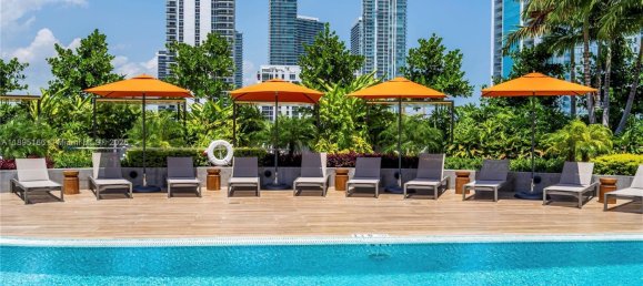 4 dormitorios propiedad comercial en venta en Miami, Miami-Dade, Florida, USA № 615926 3