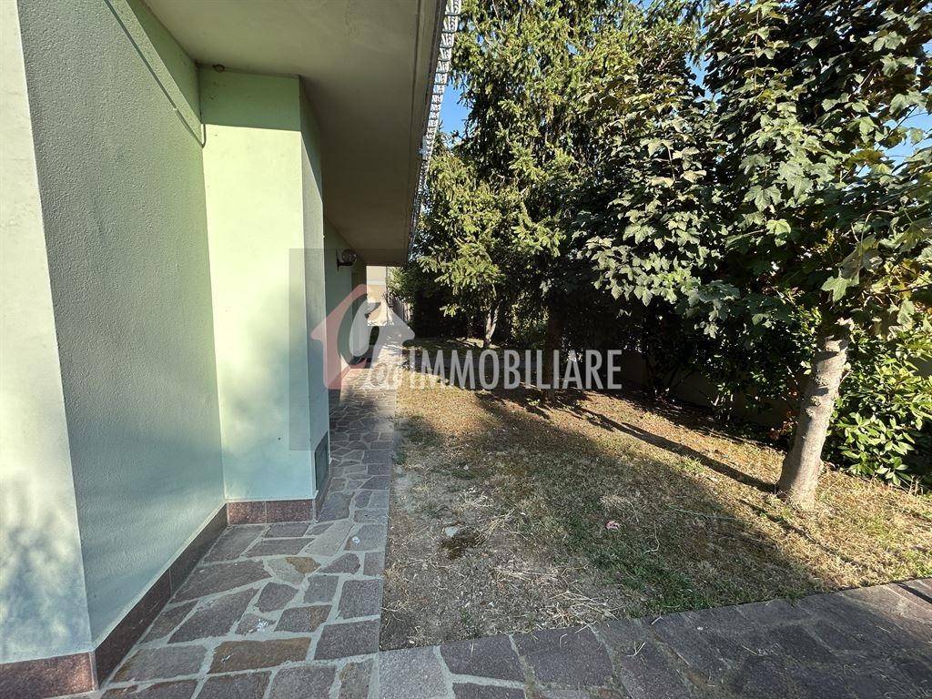 Villa de 4 dormitorios en Rivarolo Mantovano, Italy No. 273565