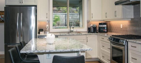 3 bedrooms House in British Columbia, Canada No. 1317 4