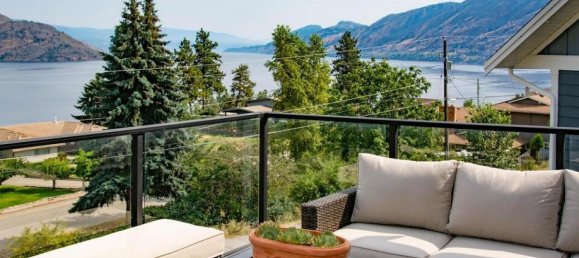 3 bedrooms House in British Columbia, Canada No. 1317 2