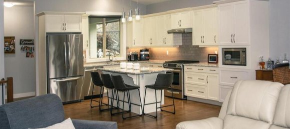 3 bedrooms House in British Columbia, Canada No. 1317 5