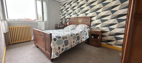 3 bedrooms House in Saint-Germain-des-Fosses, France No. 200926 9