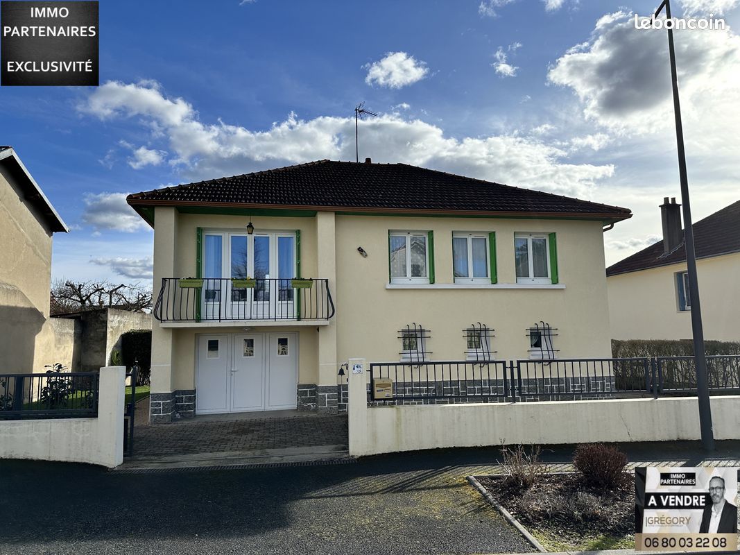 3 bedrooms House in Saint-Germain-des-Fosses, France No. 200926