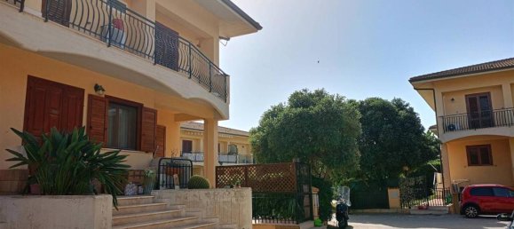 Дом с 4 комнатами в Сиракузы, Италия № 243854 2