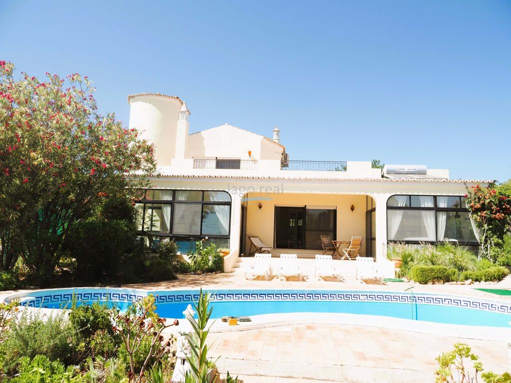 3 bedrooms Villa in Faro, Portugal No. 93079