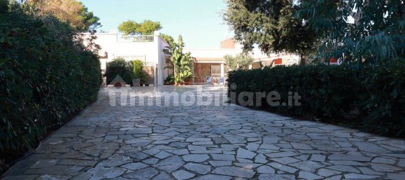 4 bedrooms Villa in Mola di Bari, Italy No. 181177 2