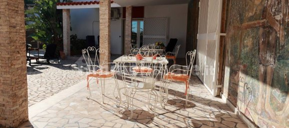 4 bedrooms Villa in Mola di Bari, Italy No. 181177 3