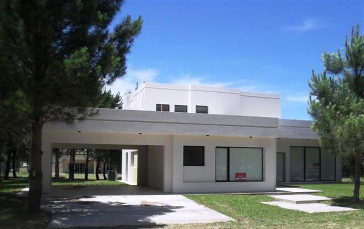 4 bedrooms House in Mar del Plata, Argentina No. 79309