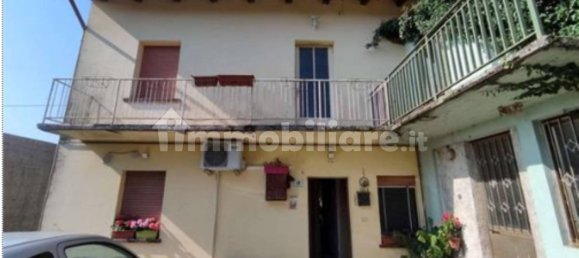 3 bedrooms Apartment in Udine, Italy No. 380501 2