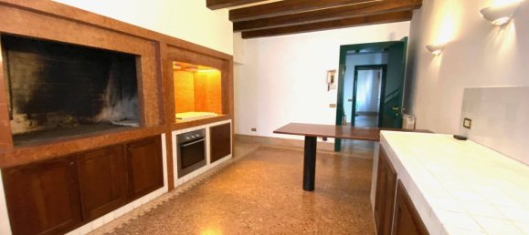 8 bedrooms House in Padua, Italy No. 352372 4