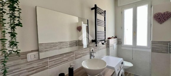 2 bedrooms Apartment in Mantua, Italy No. 359687 3