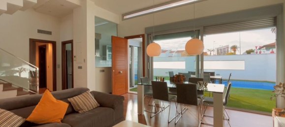 3 bedrooms House in Mil Palmeras, Spain No. 28381 23