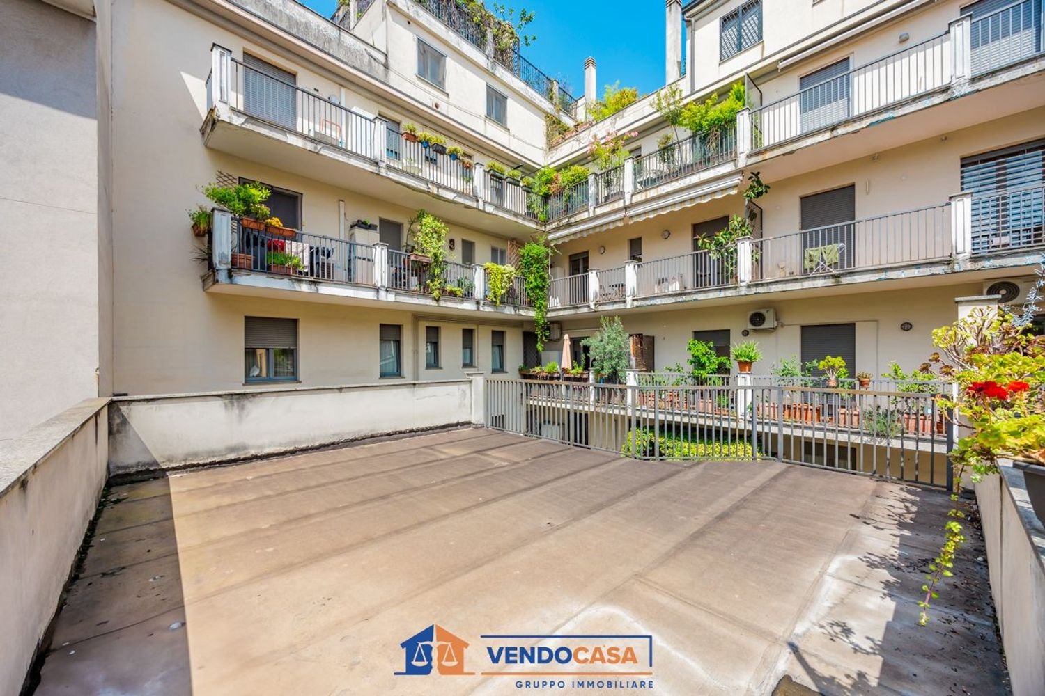 Büro in Milan, Italy 61m², Nr. 247120