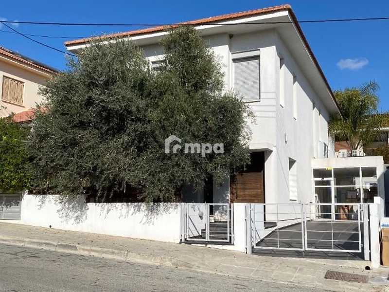 Коммерческая недвижимость с 4 спальнями в Строволос, Кипр № 18508