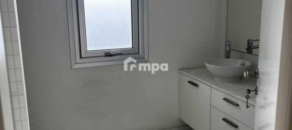 Коммерческая недвижимость с 4 спальнями в Строволос, Кипр № 18508 3