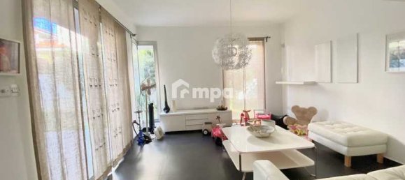 Коммерческая недвижимость с 4 спальнями в Строволос, Кипр № 18508 11