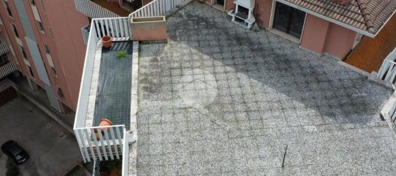 2 bedrooms Penthouse in Brescia, Italy No. 305647 10