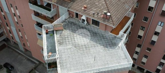 2 bedrooms Penthouse in Brescia, Italy No. 305647 12