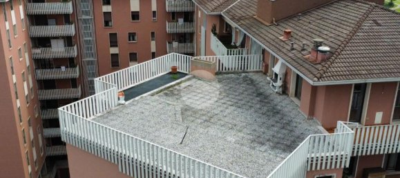 2 bedrooms Penthouse in Brescia, Italy No. 305647 4