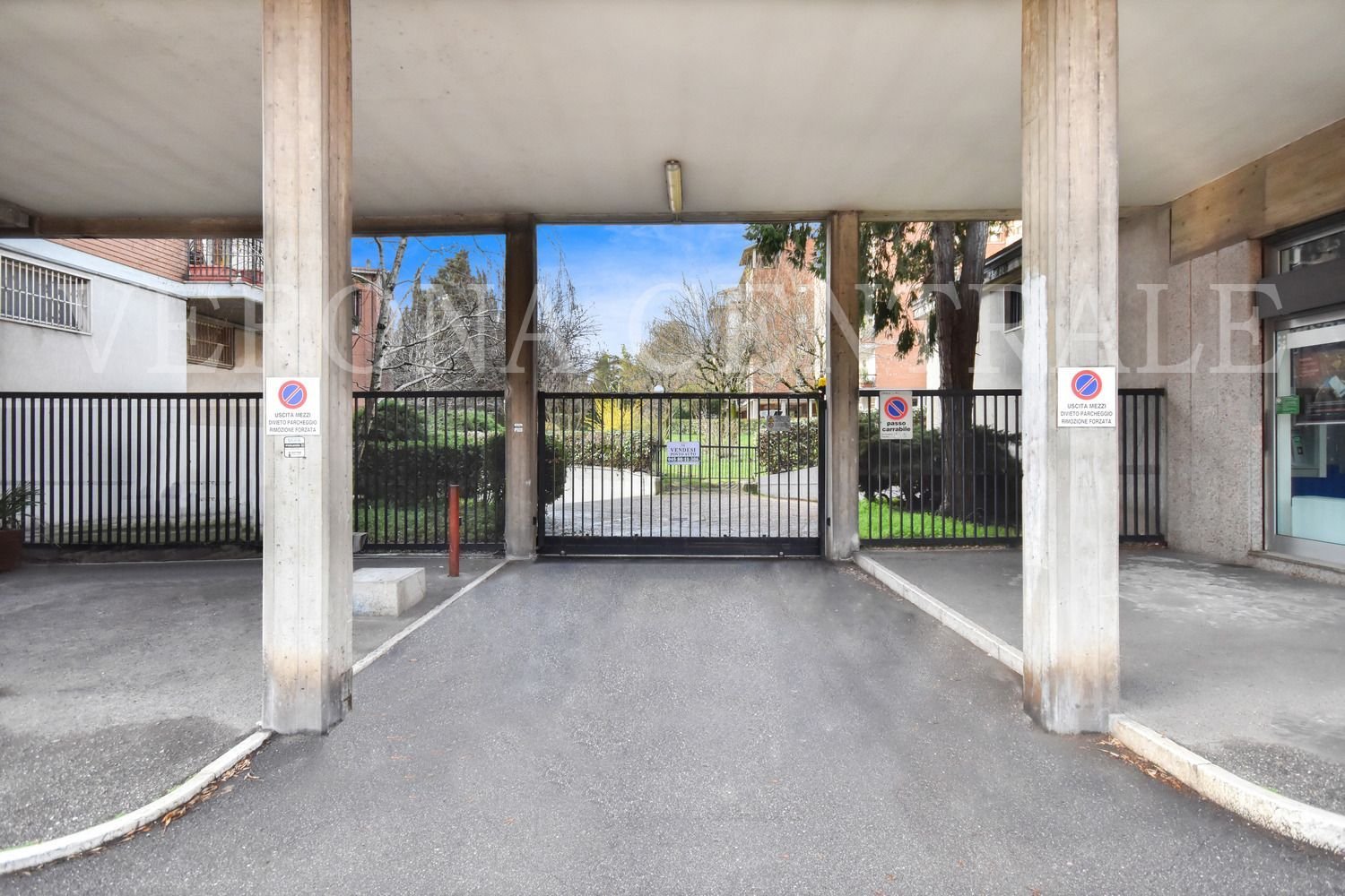 Garaje en Verona, Italy 14 m² No. 208990