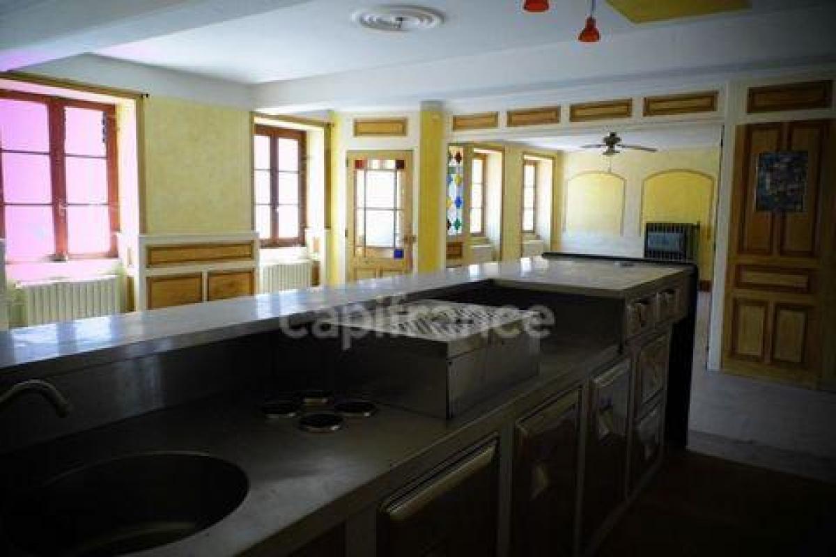 Oficina en Cluny, France 265 m² No. 18784