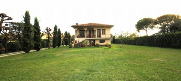 Вилла с 8 комнатами в Капаннори, Италия № 155422 2