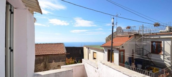 Дом с 4 комнатами в Масса Лубренсе, Италия № 177846 16