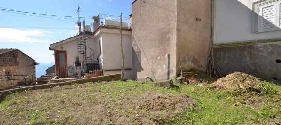 Дом с 4 комнатами в Масса Лубренсе, Италия № 177846 4