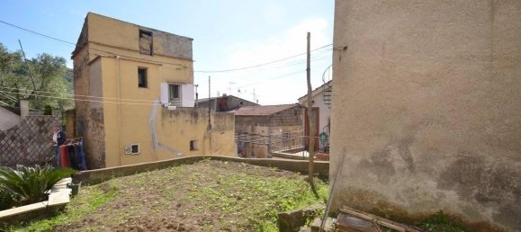 Дом с 4 комнатами в Масса Лубренсе, Италия № 177846 8