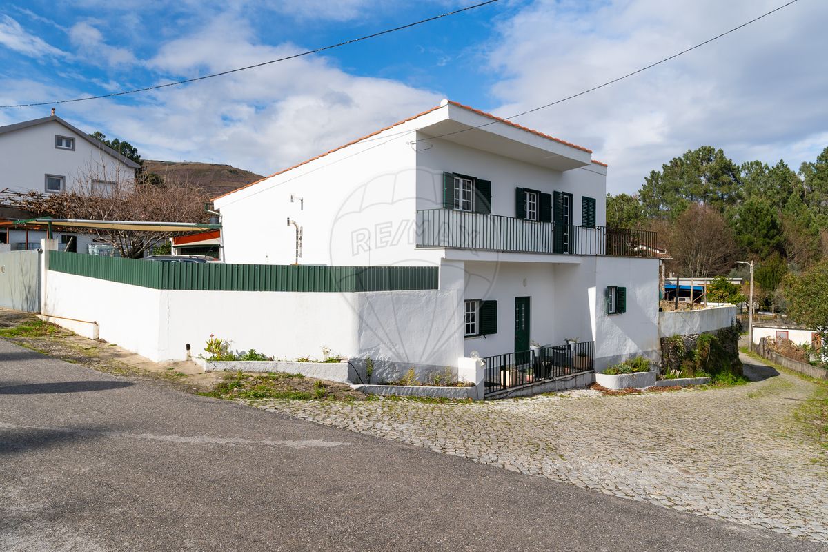 3 bedrooms House in Castanheira de Pera, Portugal No. 28996