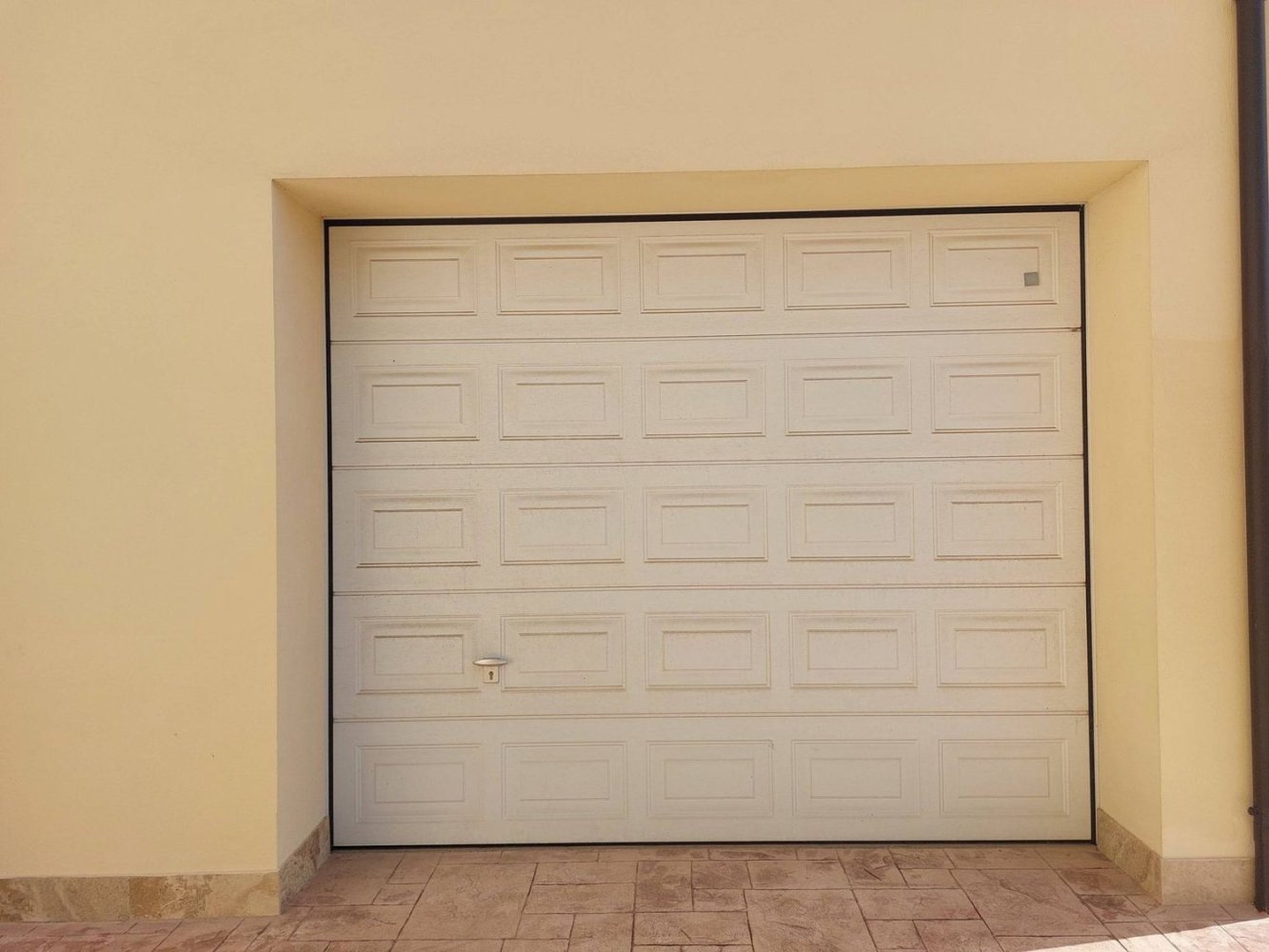 19m² Garage in Pescara, Italy No. 90593
