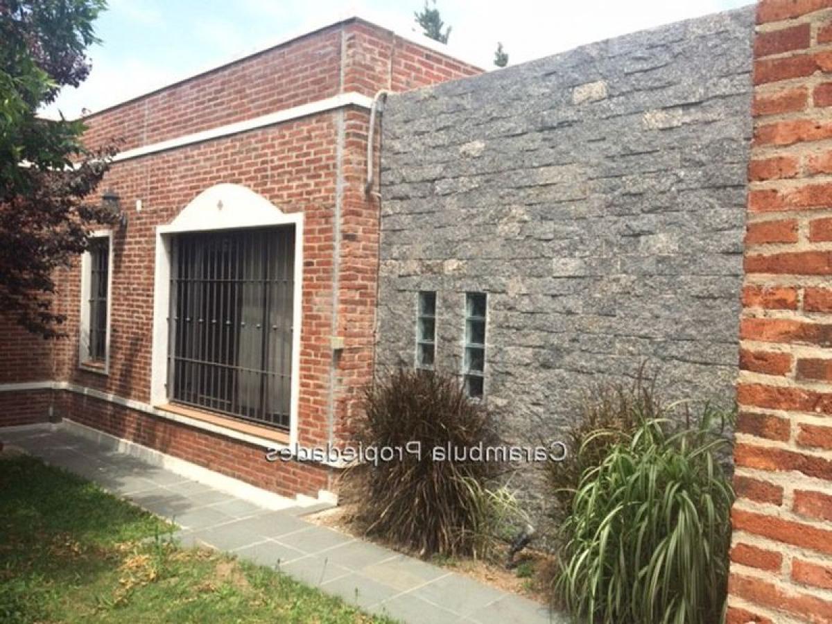 Casa de 3 dormitorios en Canelones, Uruguay No. 8936