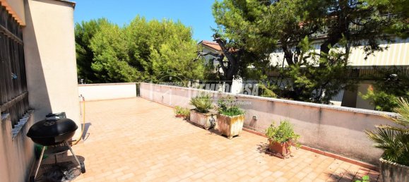 8 chambres Appartement à Porto San Giorgio, Italy No. 330913 11