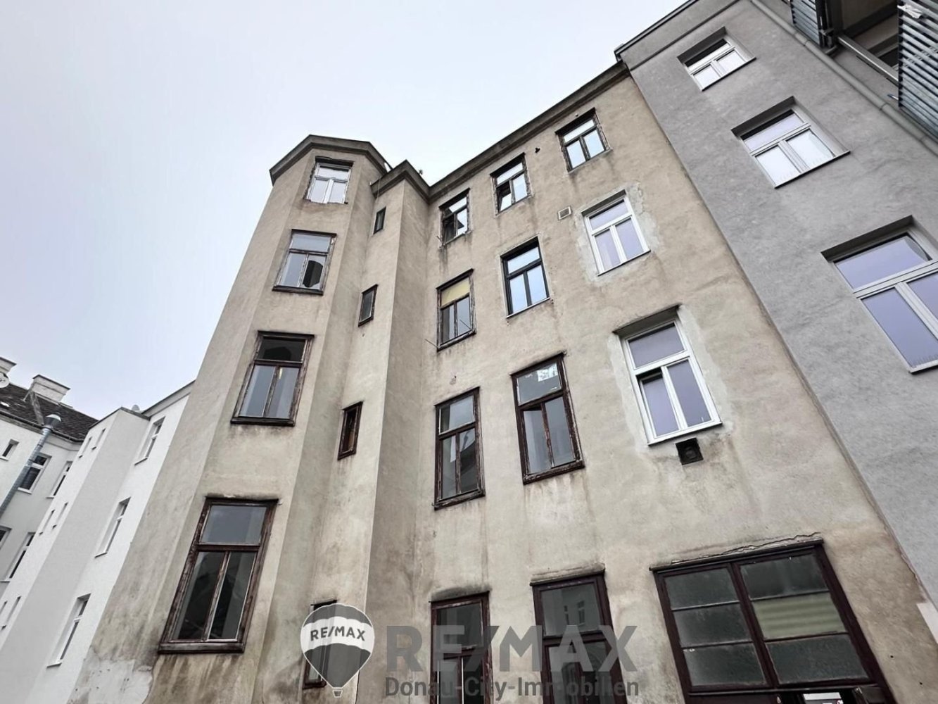 Hôtel à Favoriten, Austria 839m² No. 23397