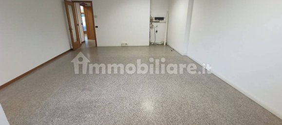 2-Zimmer Gewerbliche Immobilie in Resana, Italy, Nr. 365162 3