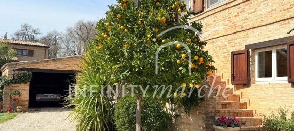 4 Schlafzimmer Haus in Montecosaro, Italy, Nr. 11757 28