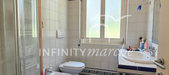 4 Schlafzimmer Haus in Montecosaro, Italy, Nr. 11757 33