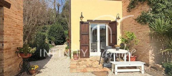 4 Schlafzimmer Haus in Montecosaro, Italy, Nr. 11757 30