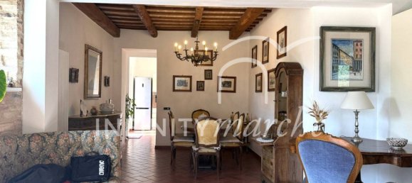 4 Schlafzimmer Haus in Montecosaro, Italy, Nr. 11757 5