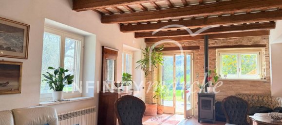 4 Schlafzimmer Haus in Montecosaro, Italy, Nr. 11757 4