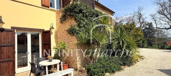 4 Schlafzimmer Haus in Montecosaro, Italy, Nr. 11757 2