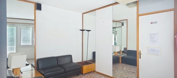 4 bedrooms Apartment in Venice, Italy No. 323334 5