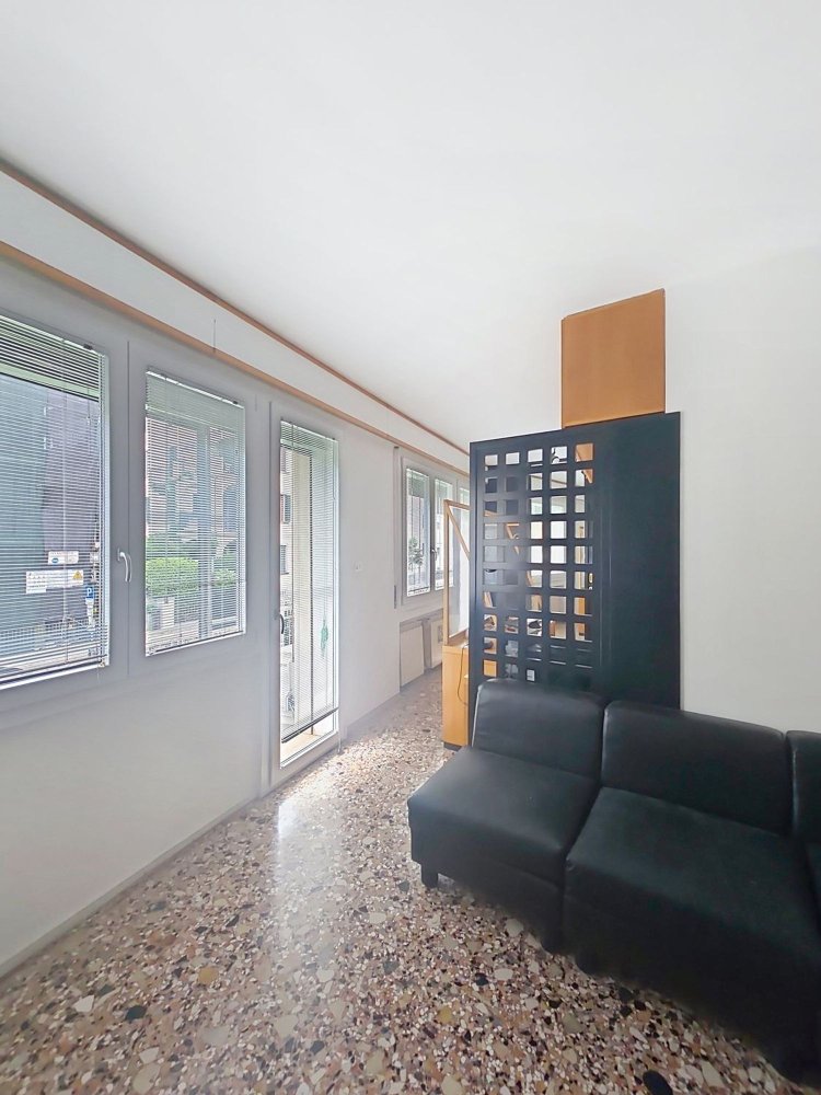 4 bedrooms Apartment in Venice, Italy No. 323334