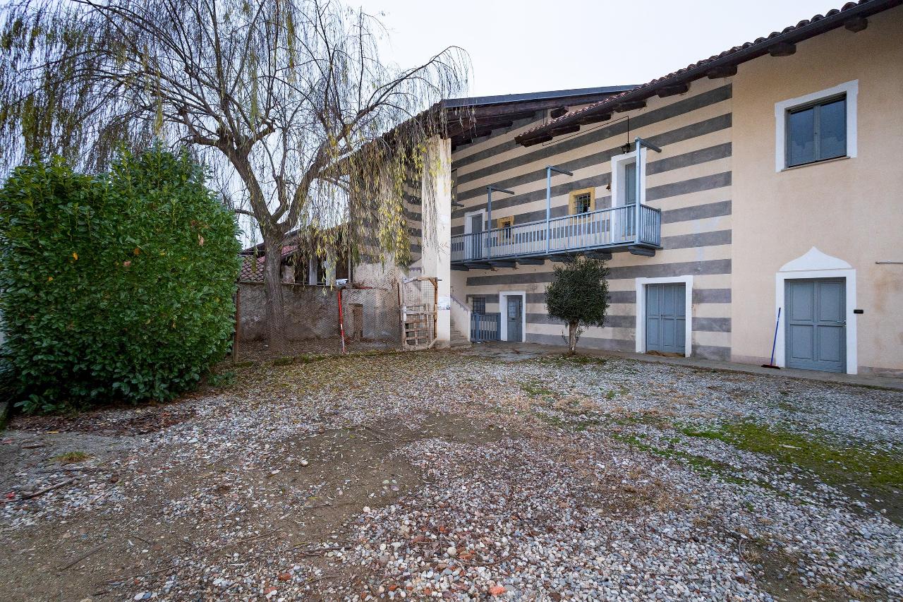 4 rooms Apartment in Busca, Italy No. 116036